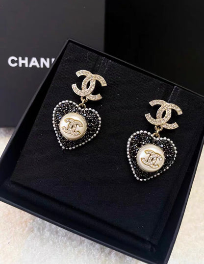 Chanel 22B CC Heart earrings