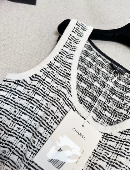Chanel 25P Black & White Knitted Dress
