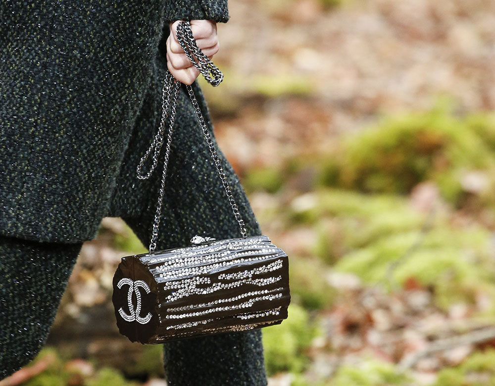 Chanel 18 Chanel Black Strass Log CC Minaudière