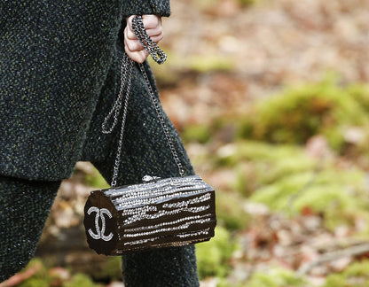 Chanel 18 Chanel Black Strass Log CC Minaudière