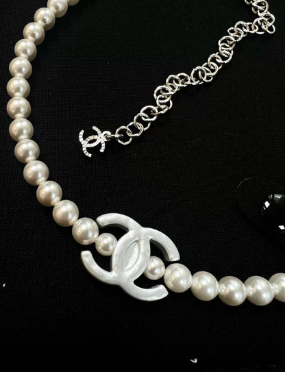 Chanel 25C white double C pearl choker necklace