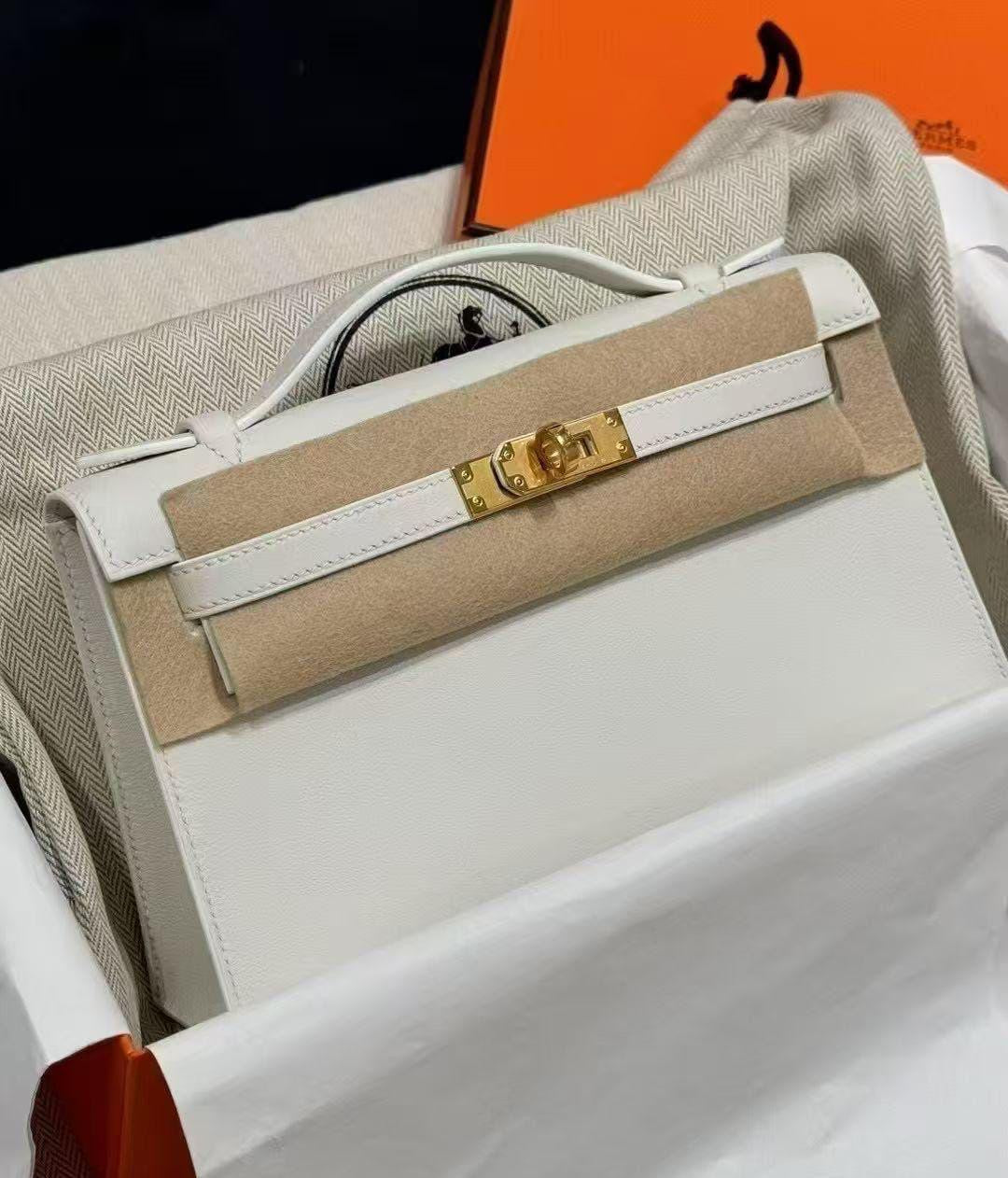 Hermès Kelly pochette White Swift Gold hardware
