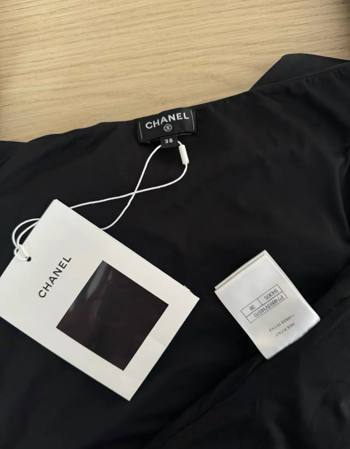 CHANEL 2023 Off-The-Shoulder Crop Top fits 36-38 – Wararni.com