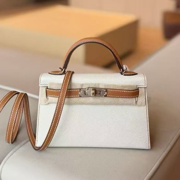 Hermes mini Kelly 20 Craie and gold palladium hardware with gold stitching