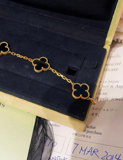 Van Cleef & Arpels Vintage Alhambra bracelet, 5 motifs
18K yellow gold, Onyx