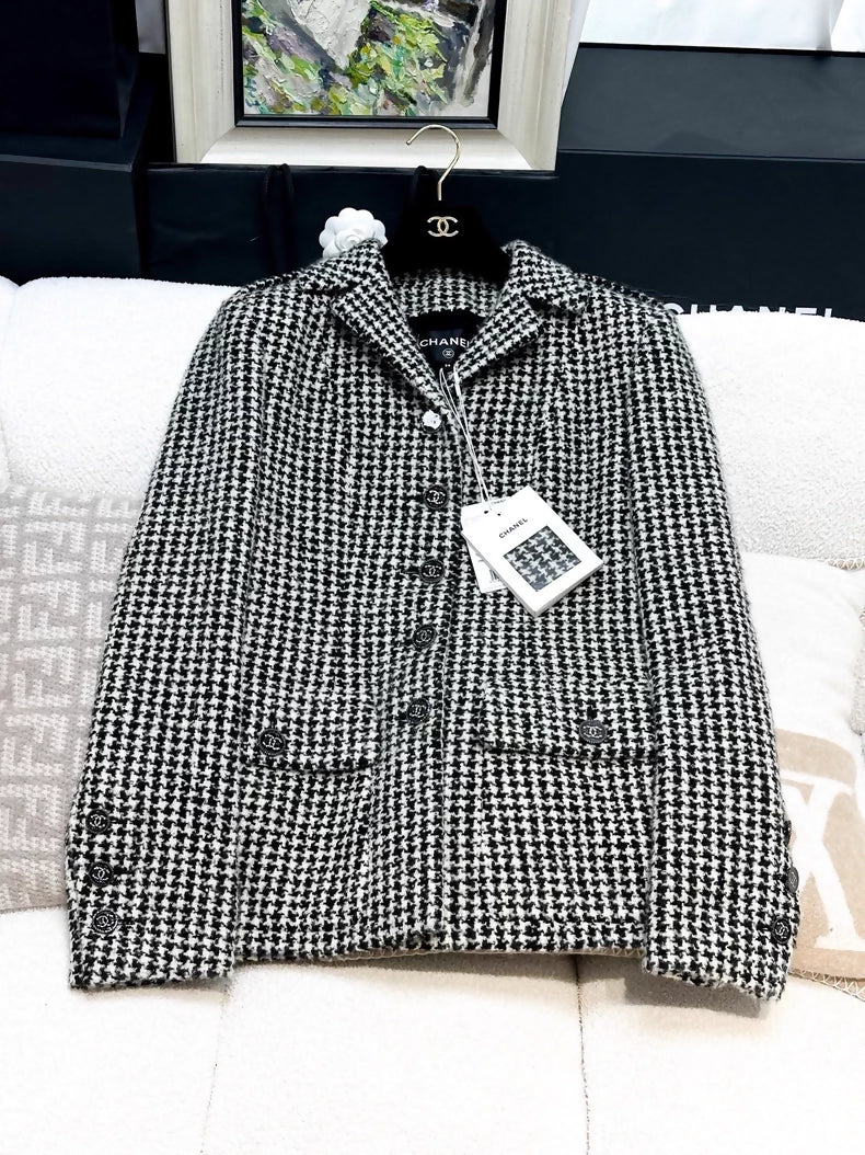 Chanel 22k black and white houndstooth tweed coat