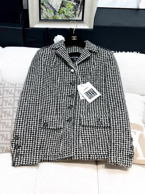 Chanel 22k black and white houndstooth tweed coat