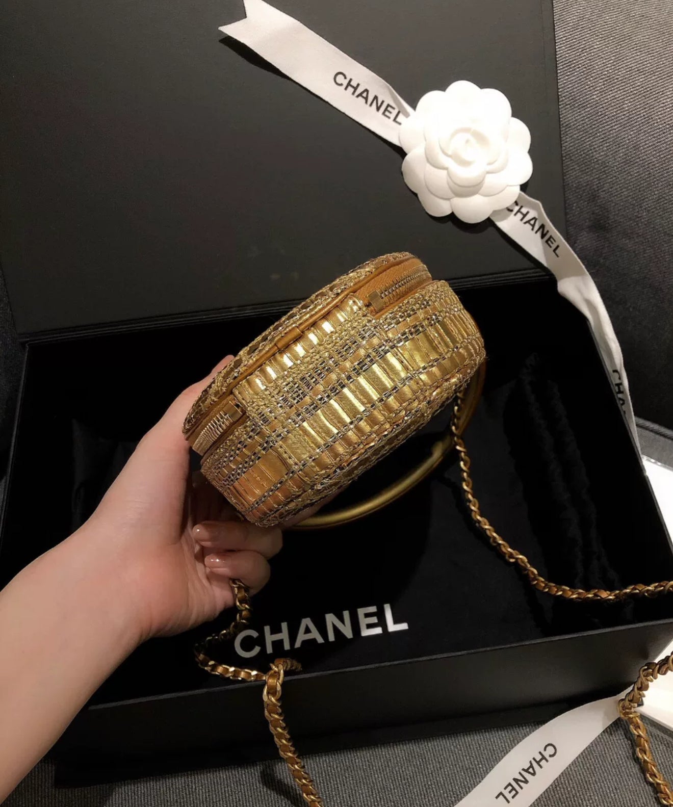 Hikari 様♡CHANEL ツイード　ゴールドハンドル　ハンドバッグ Chanel 19A Egyptian Gold Tweed Runway Handle Crossbody Bag