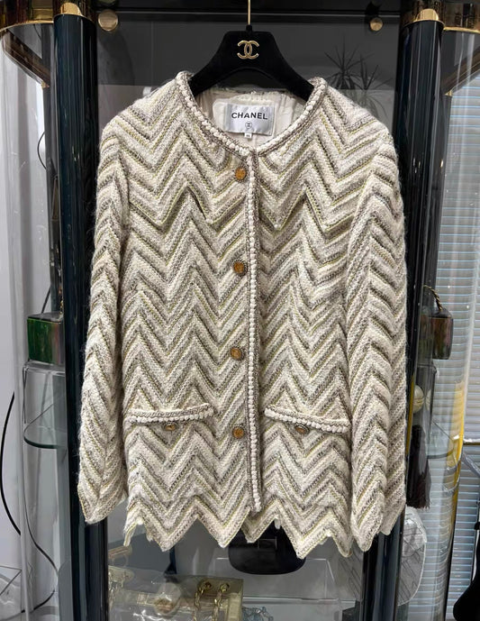 Chanel 18A Tweed Jacket with gold details size 44