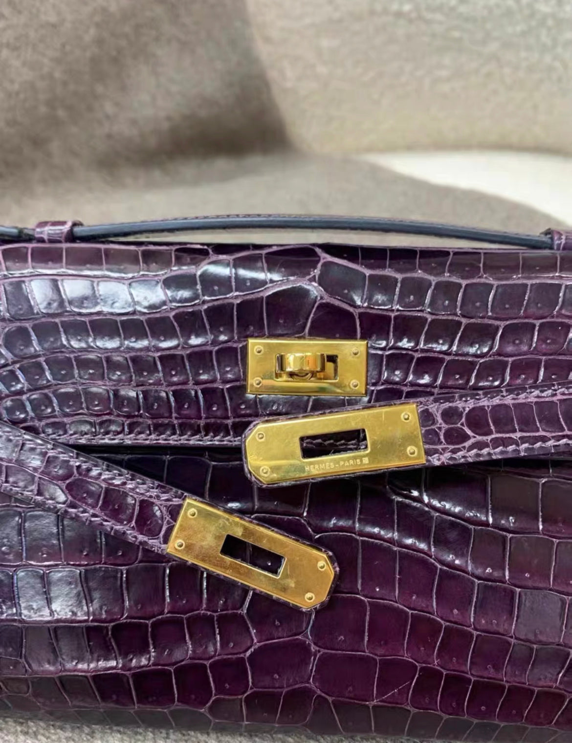 Hermès Kelly Cut Amethysts shiny Crocodile with gold hardware
