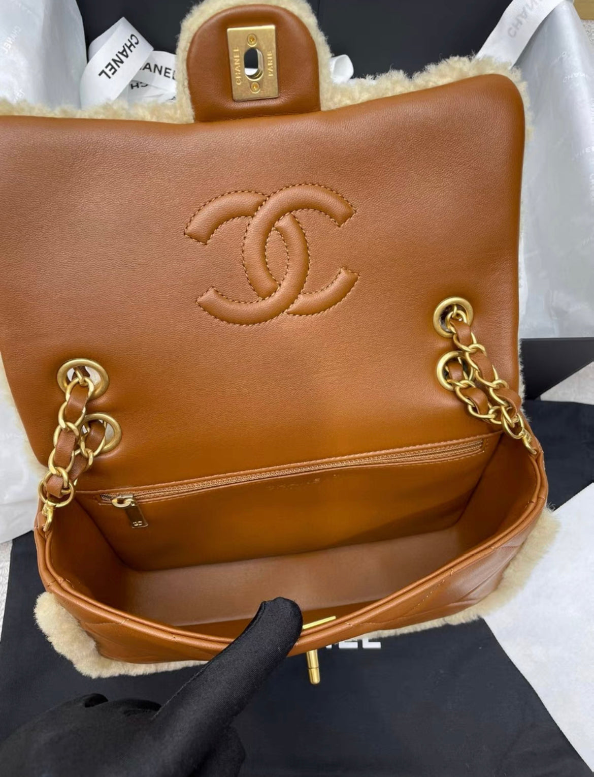 Chanel 24 FLAP BAG Shearling Lambskin & Gold-Tone Metal
Beige & Brown