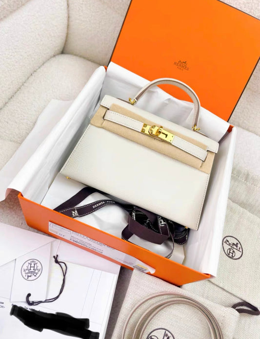 Hermès Kelly Sellier 20 Gris Pale Epsom Gold Hardware