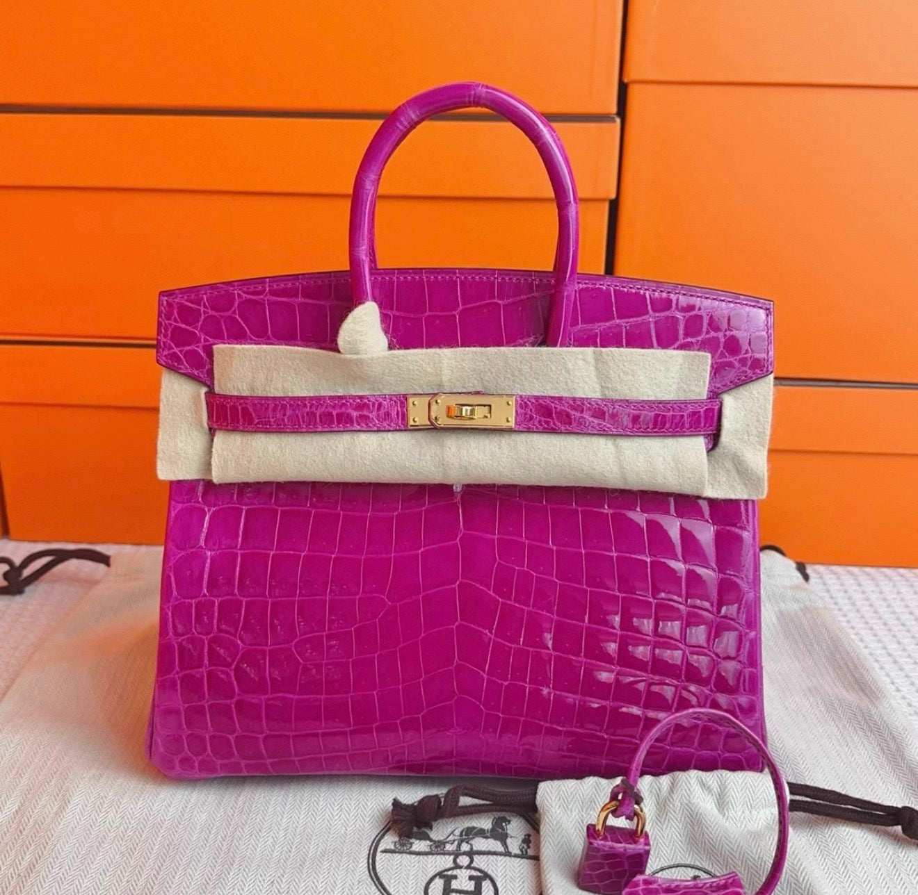 Hermès Birkin 25 Rose Scheherazade shiny crocodile leather gold hardware