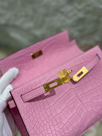 Hermès Kelly Pochette Pink Bubblegum 5P Matte alligator Leather Gold Hardware