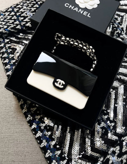 Chanel21 black and white acrylic box minaudière