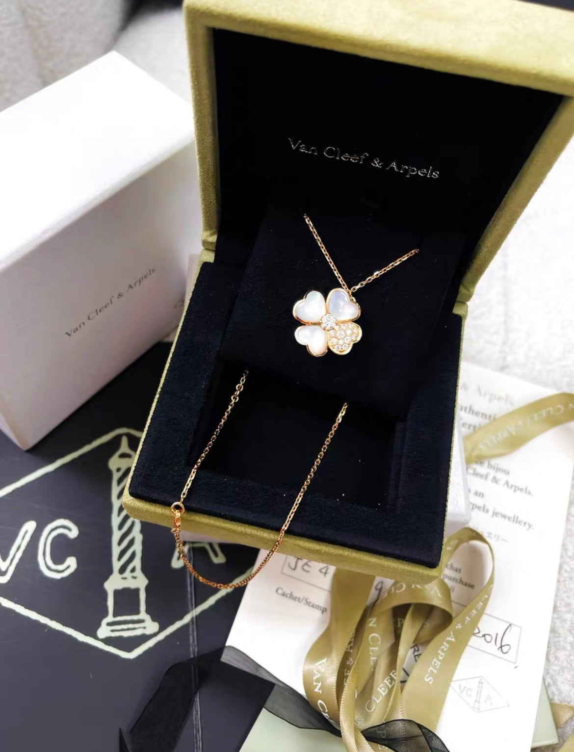 Van Cleef & Arpels Cosmos clip pendant, medium model 18K rose gold, Diamond, Mother-of-pearl