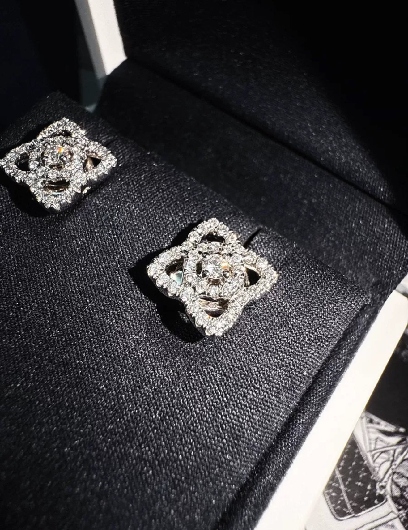 DE BEERS ENCHANTED LOTUS EARRINGS IN WHITE GOLD