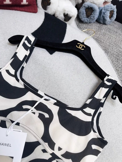 Chanel 21p bra top in wavy stripes