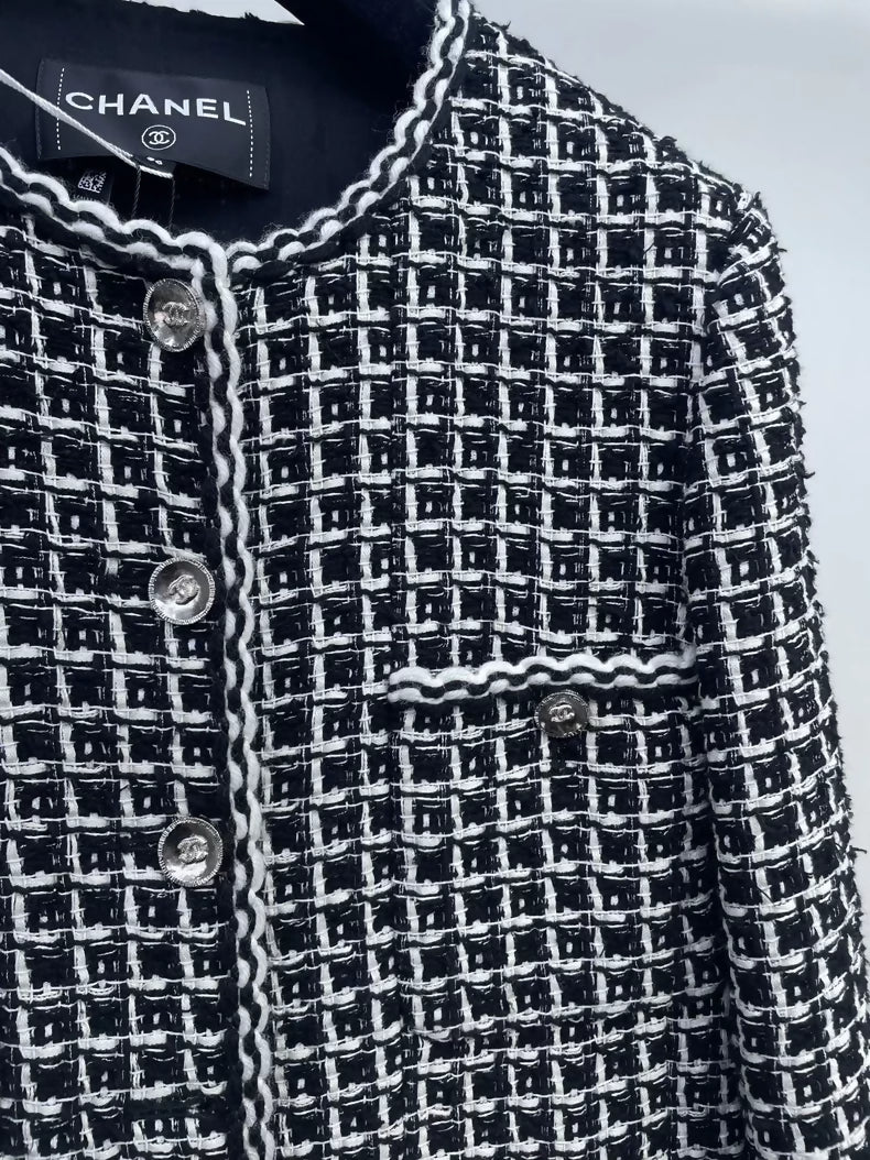 Chanel 25C black and white tweed jacket