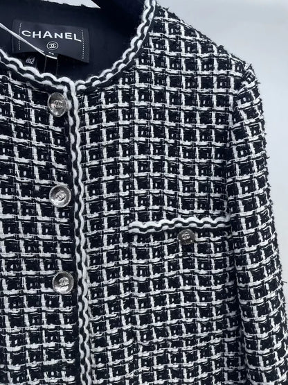 Chanel 25C black and white tweed jacket