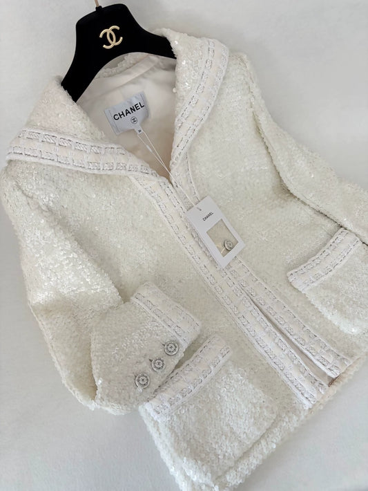 Chanel 22C White Sequined tweed Jacket