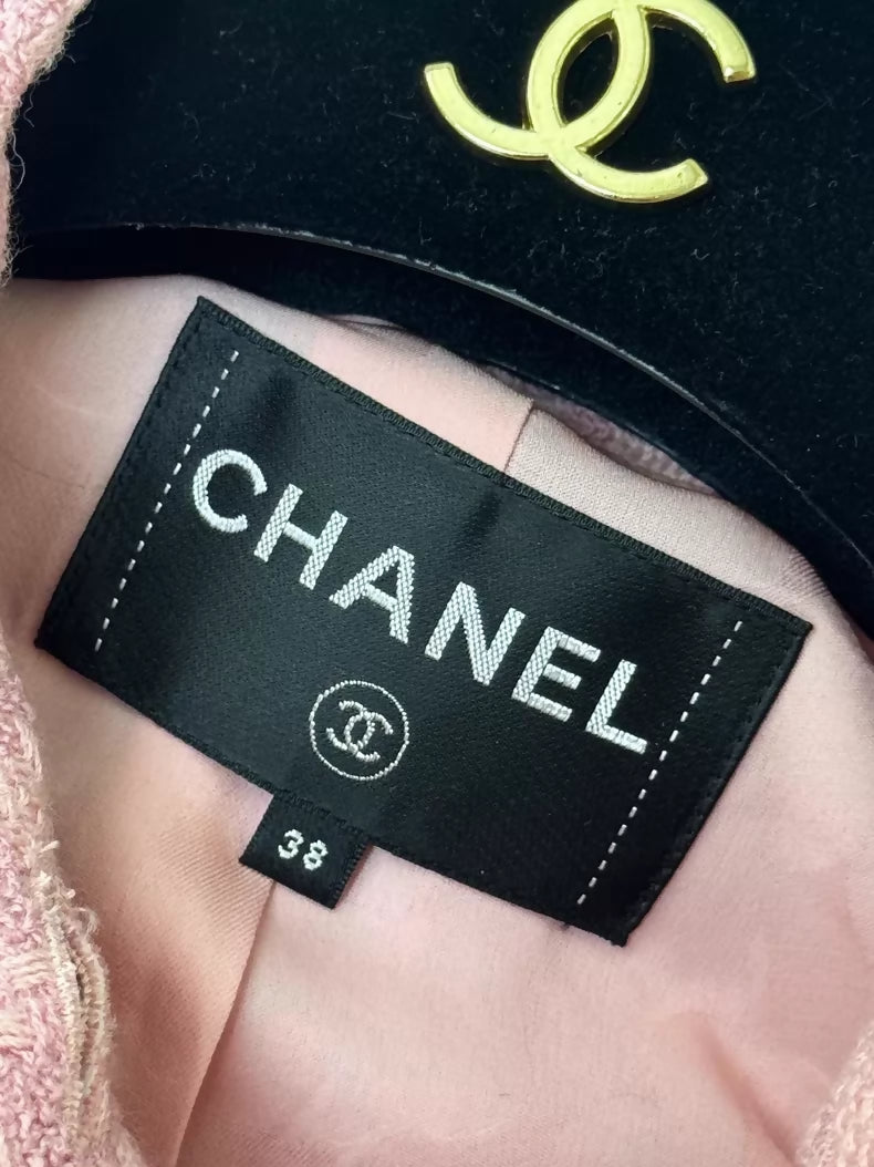 Chanel 19B Pink Houndstooth Tweed Jacket
