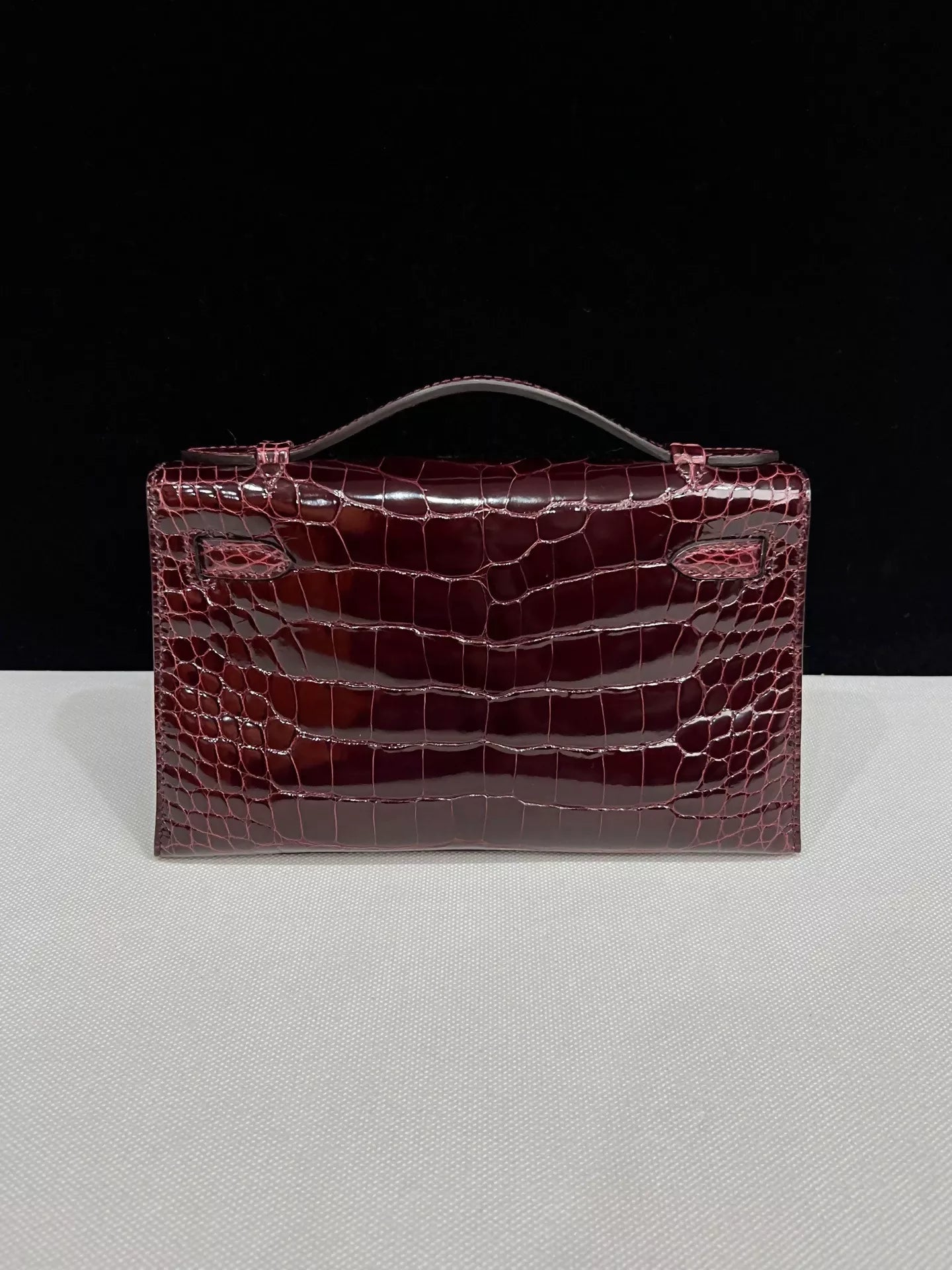 Hermes kelly Pochette Bordeaux Shiny Crocodile Leather Gold Hardware