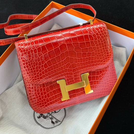 Hermès Constance 19 Rouge Agate Shiny Porosus Crocodile (^) with Gold Hardware
