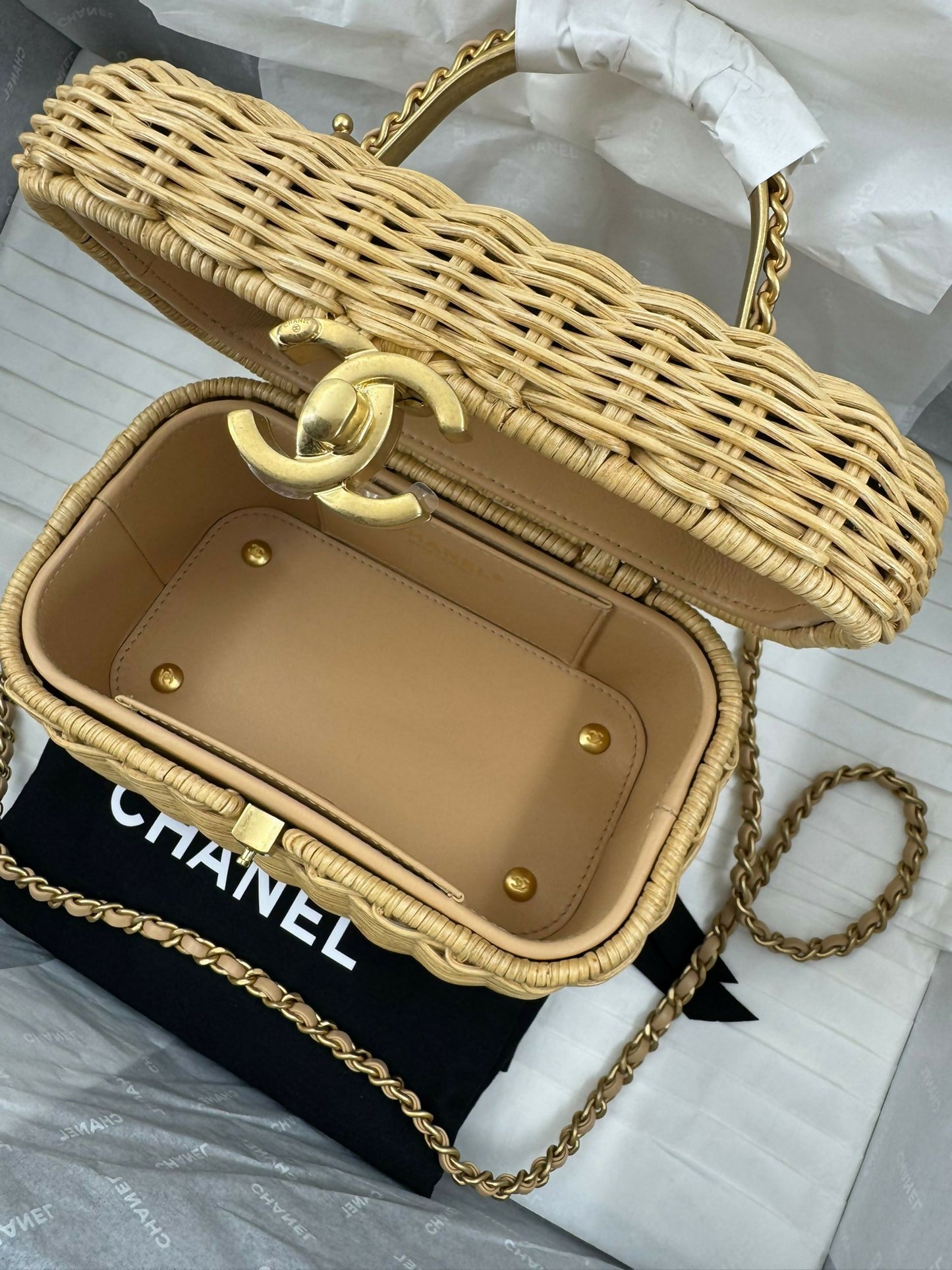 Chanel Cruise 2025/26 Braided Rattan & Gold-Tone Metal Beige Vanity Case