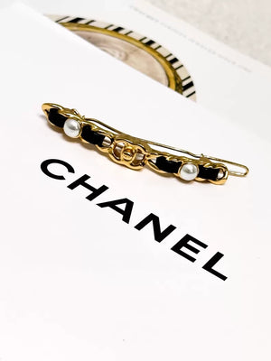 Chanel 21B black and gold leather chain hair clip