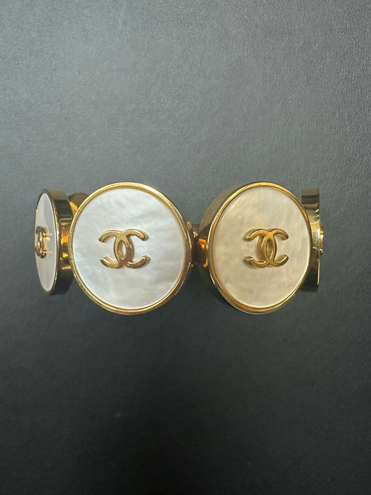Chanel Vintage 95A Mother-of-Pearl Circle Shape Gold Plated Bracelet
