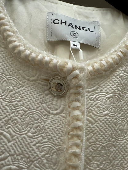 Chanel 21A écru jacket