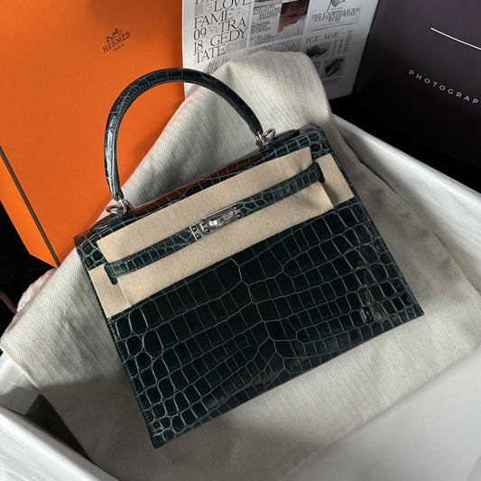 Hermès Kelly Sellier 25 Vert Cypress Shiny Niloticus Crocodile with Palladium Hardware