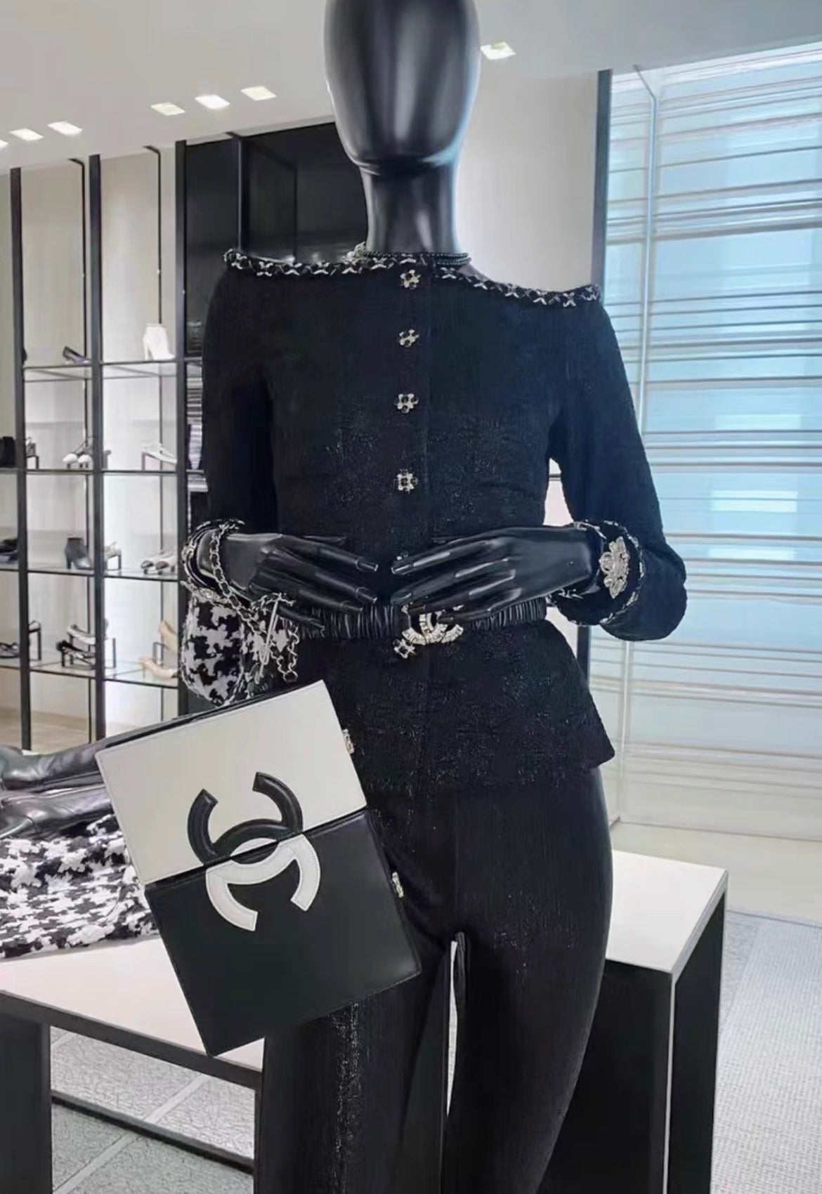 Chanel 21SS Black and White Evening Bag – Wararni.com