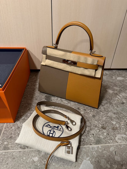 Hermès Kelly 28 Sellier Sesame/Etoupe/Bleu Indigo Veau Epsom Laiton Palladium Hardware