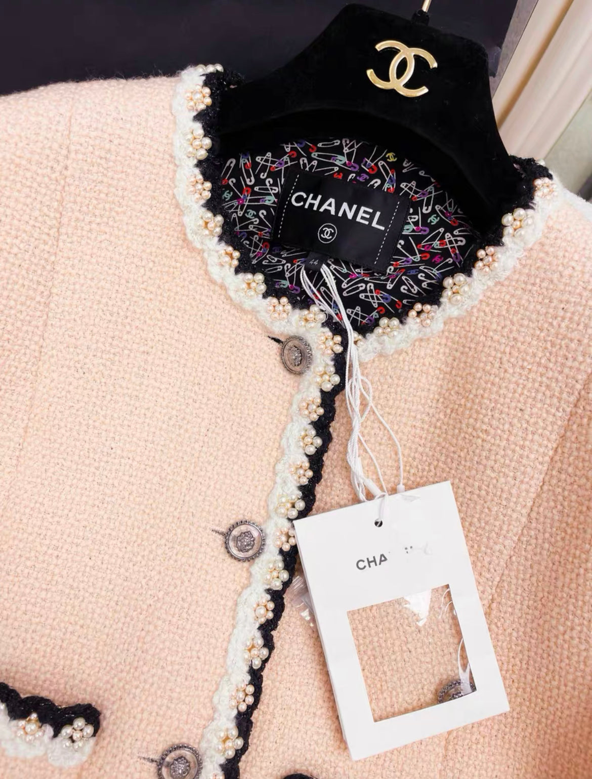 Chanel 24A Métier d'Art four-pocket jacket size 44 – Wararni.com