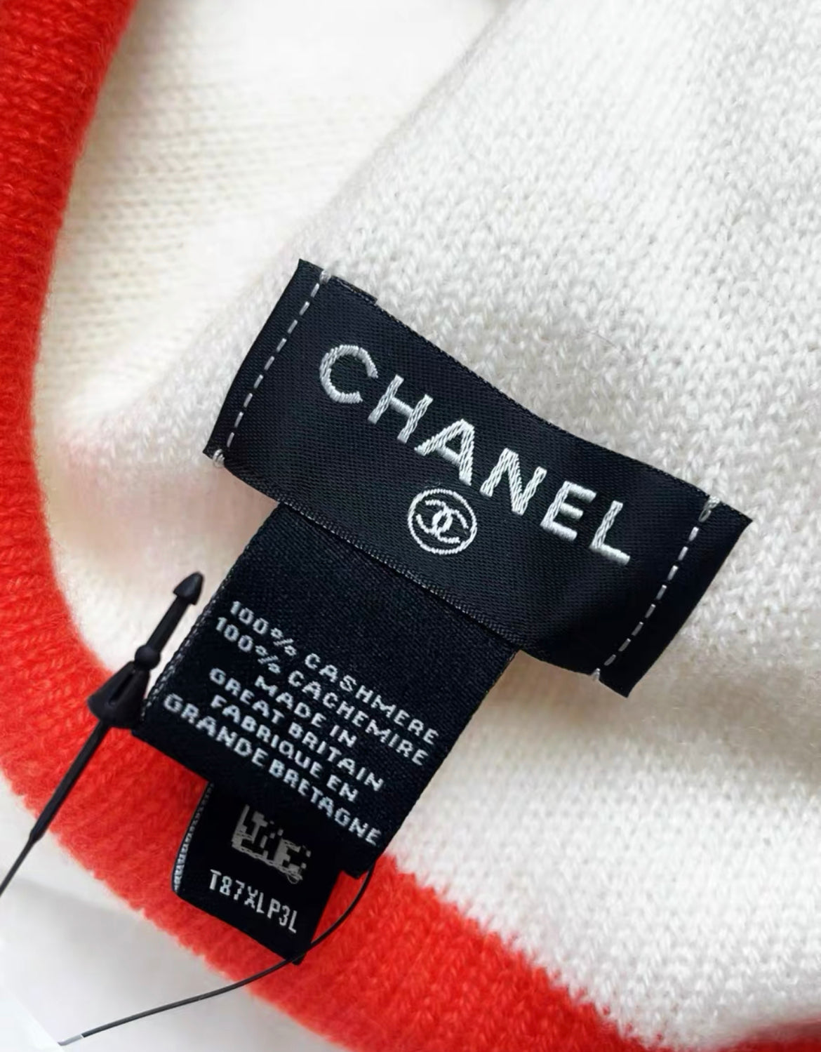 Chanel white/black/red cashmere beanie brand new