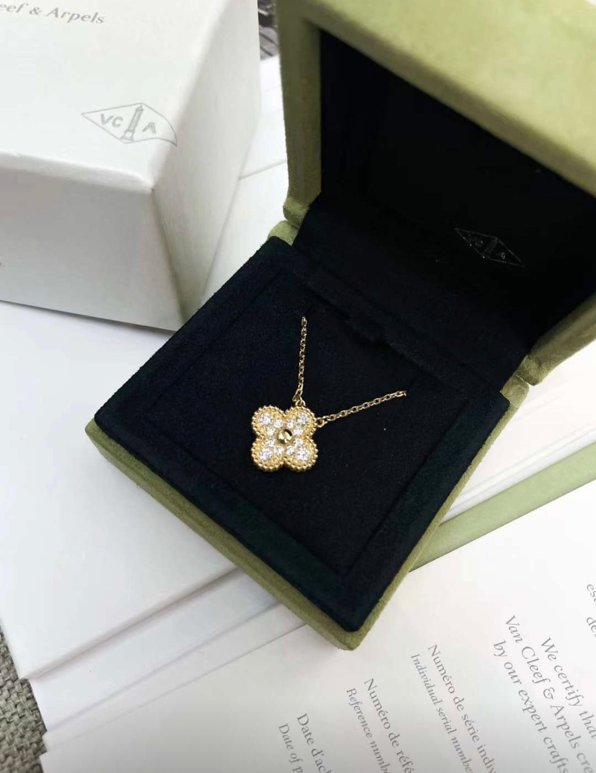 Van Cleef & Arpels Vintage Alhambra Pendant in gold full diamond