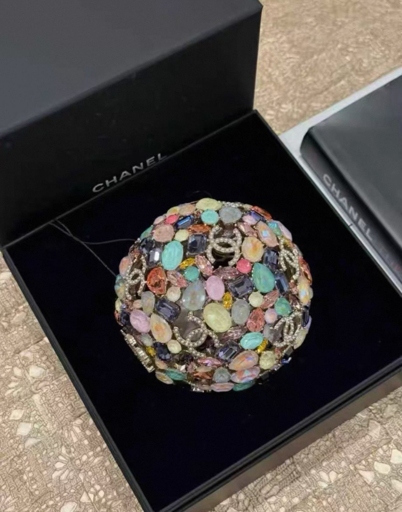 Chanel 26C SPHERE MINAUDIERE Strass, Imitation Pearls & Gold-Tone
