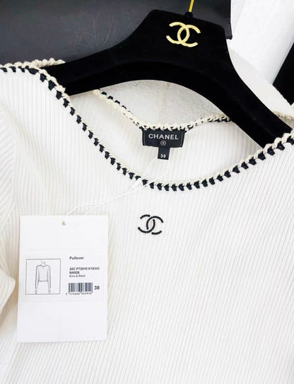 Chanel 22C Ecru & Black Pullover size 38