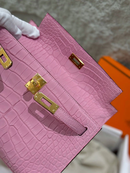 Hermès Kelly Pochette Pink Bubblegum 5P Matte alligator Leather Gold Hardware