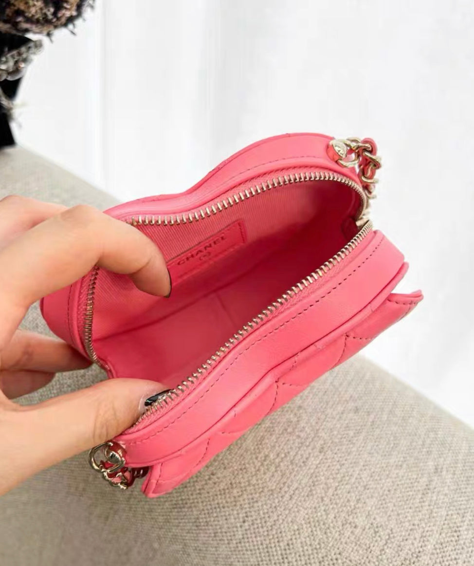 Chanel 22S Pink Small heart bag