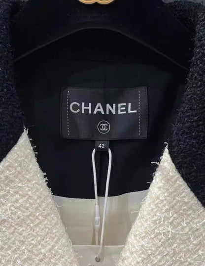 CHANEL 20A METIER D'ART BLACK ECRU TWEED JACKET SIZE 42