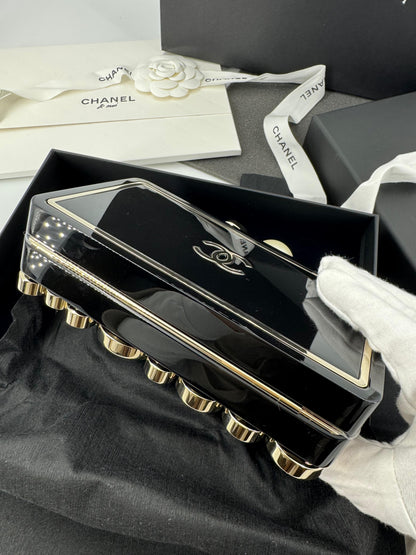 Chanel Fall-Winter 2025/26 oversized rhinestones, pearls, and double C jewels evening bag