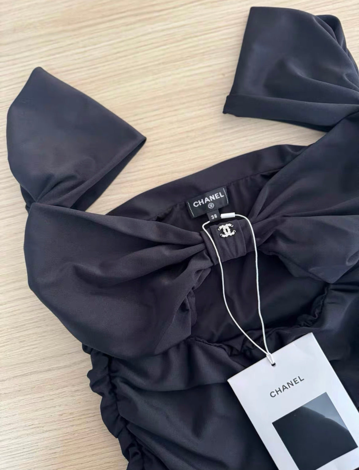 CHANEL 2023 Off-The-Shoulder Crop Top fits 36-38 – Wararni.com