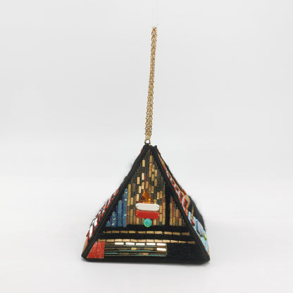 RARE CHANEL 2019 MÉTIERS D
ART PARIS-EGYPT RUNWAY PYRAMID EVENING BAG