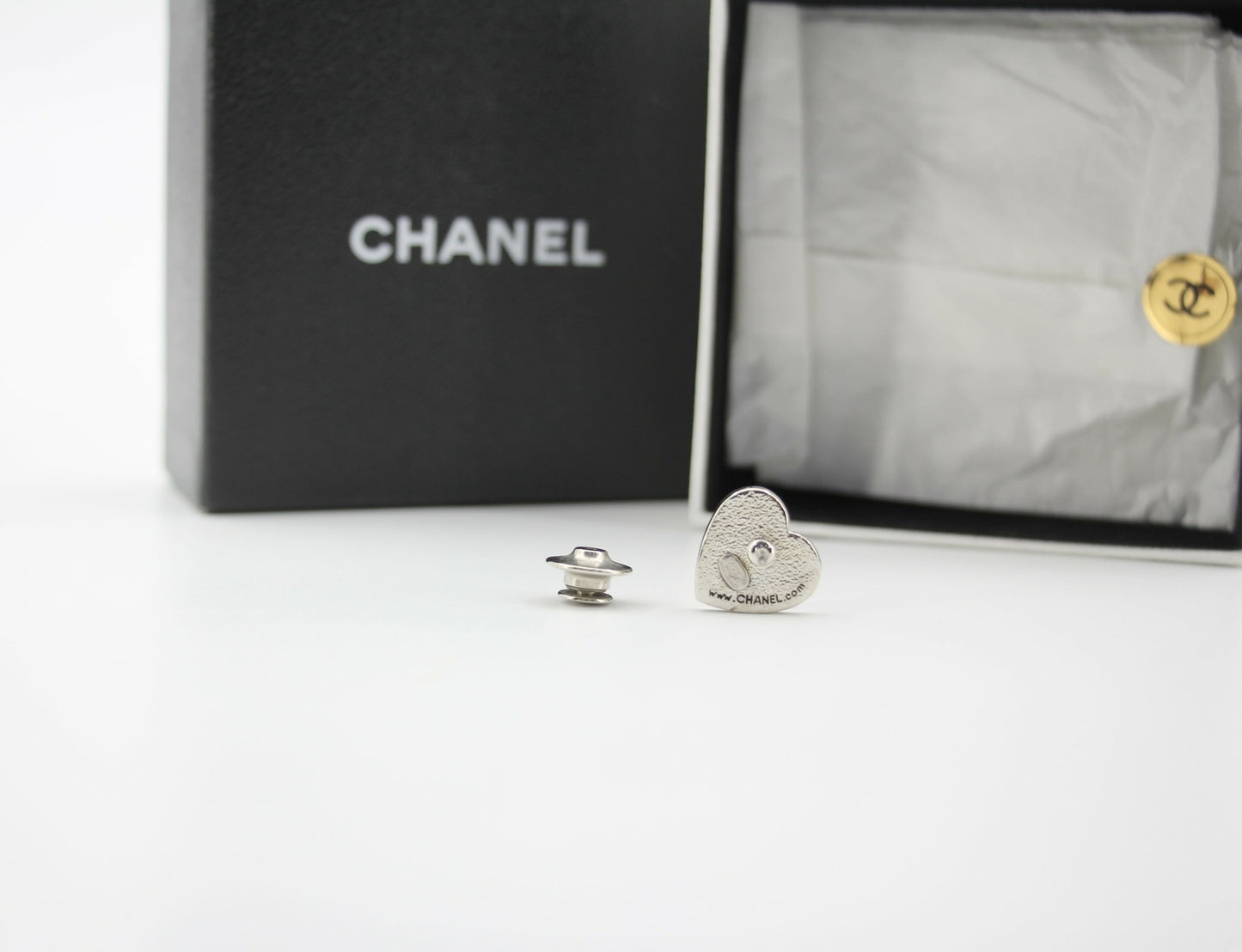 Chanel Vintage 03A Metal American Style Heart Brooch