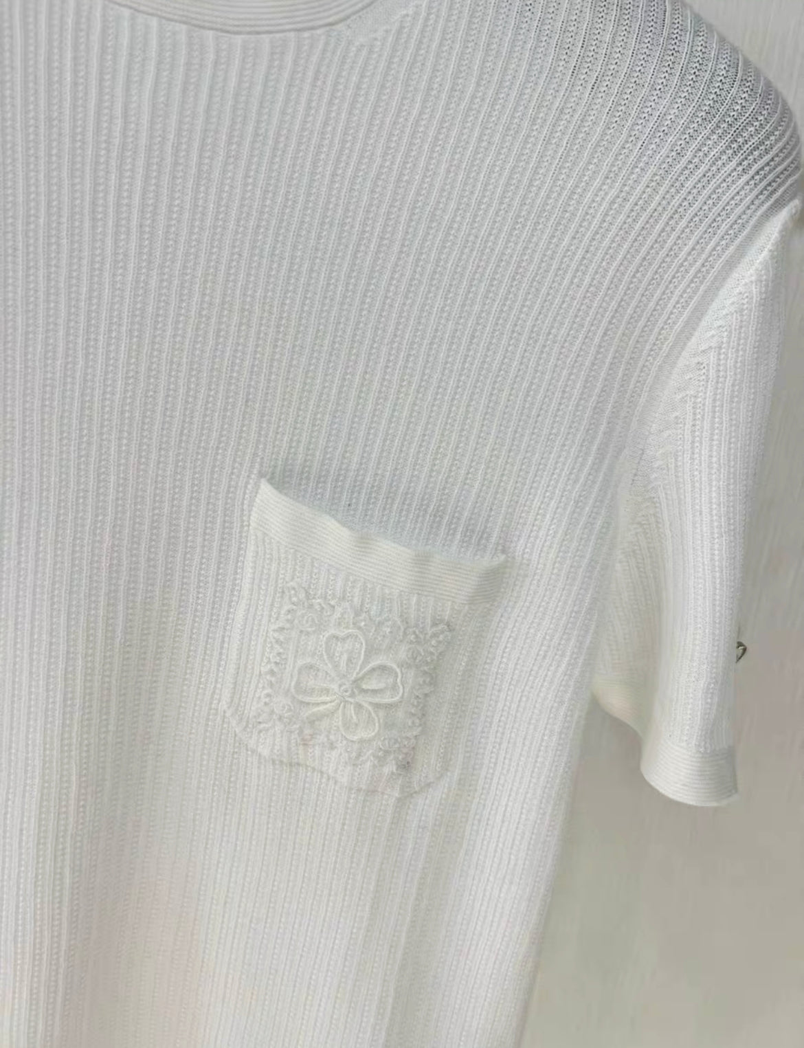 Chanel 24P white knitted top with camellia pocket size 40