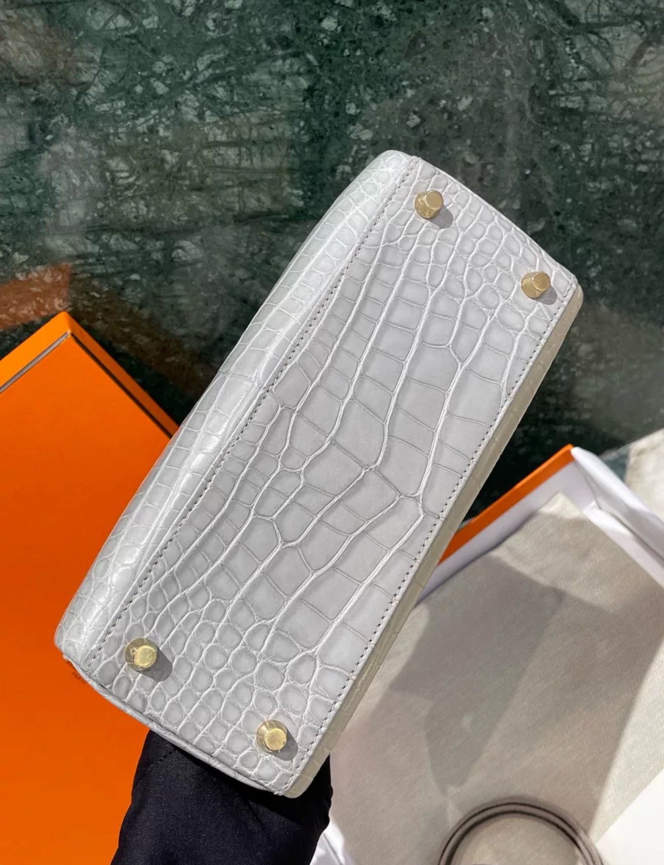 Hermès Kelly 25 Pearl Gray/ Beton Matte Crocodile Leather Brushed