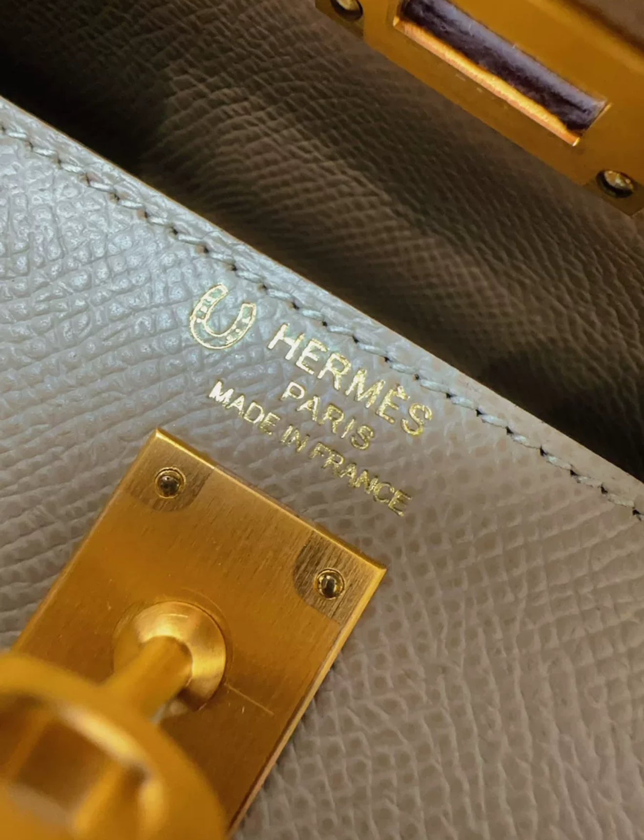 Hermès Special Order (HSS) Kelly Sellier 25 Trench and Gold Epsom Brushed Gold Hardware
